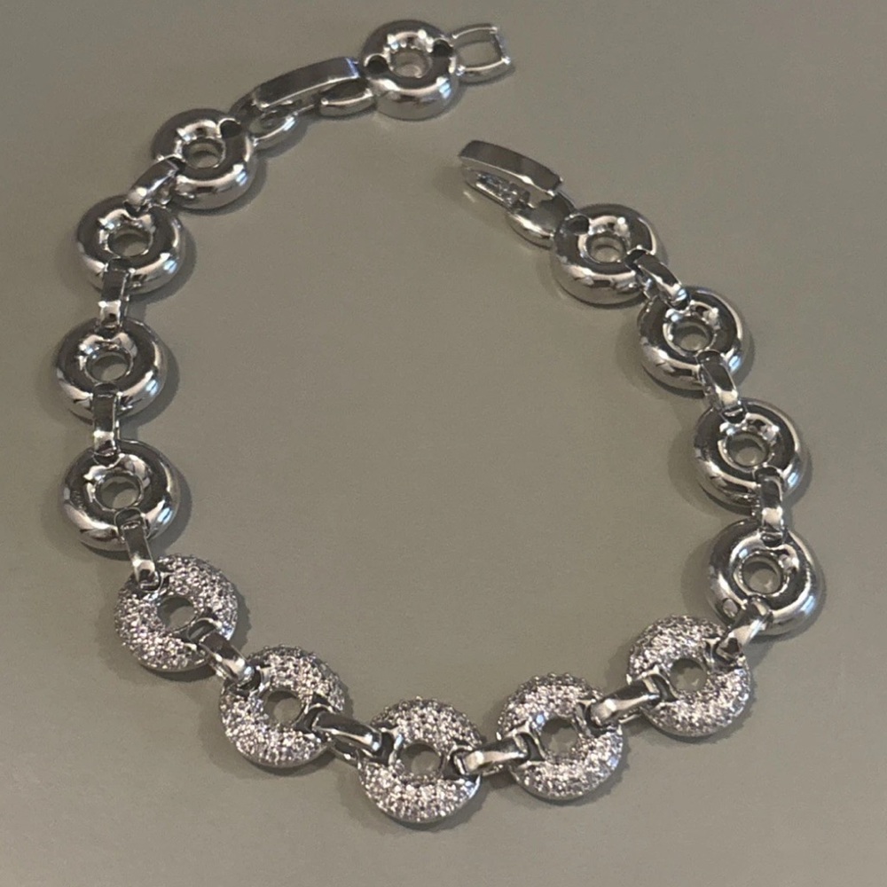 White Gold Plated Chunky Link Bracelet Crystal Pavé Circle Statement Bracelet - Picture 6 of 9